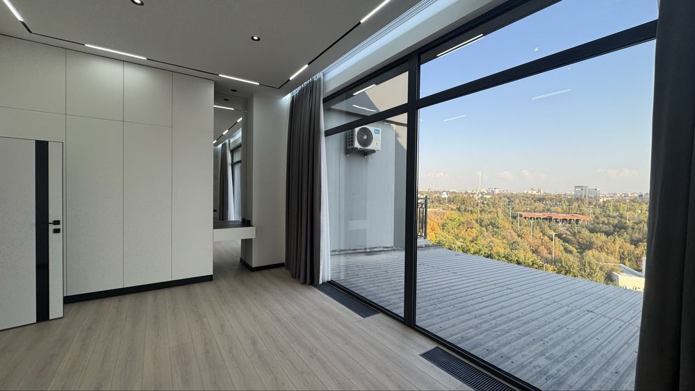 Продается квартира с терассой в центре города дружба камолон