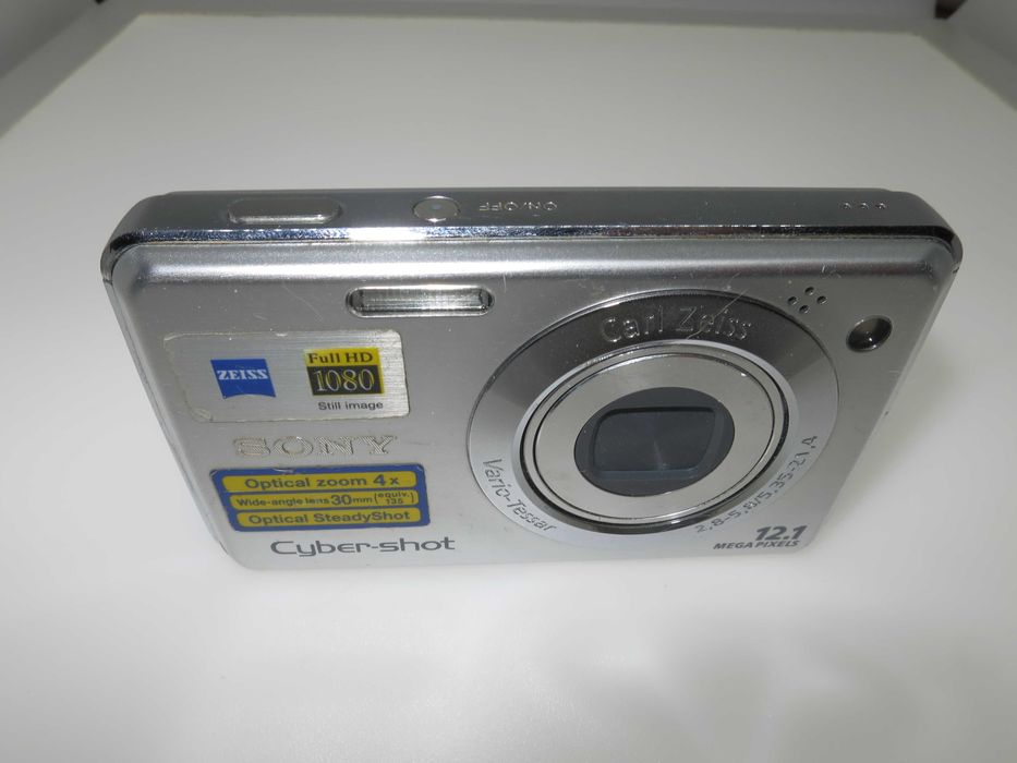 Sony Cyber-shot W220 компактен фотоапарат, комплект камера и зарядно