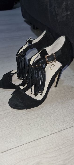 Sandale din piele intoarsa