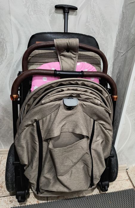 Продам прогулочную коляску трансформер.