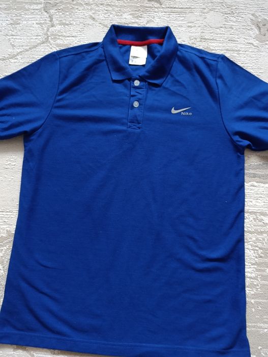 Продам тенниску мужскую.