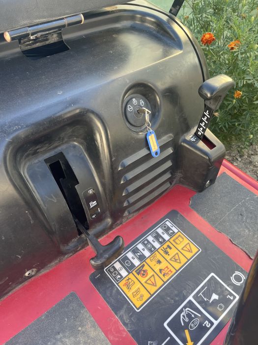 Vand/schimb tractor tuns iarba