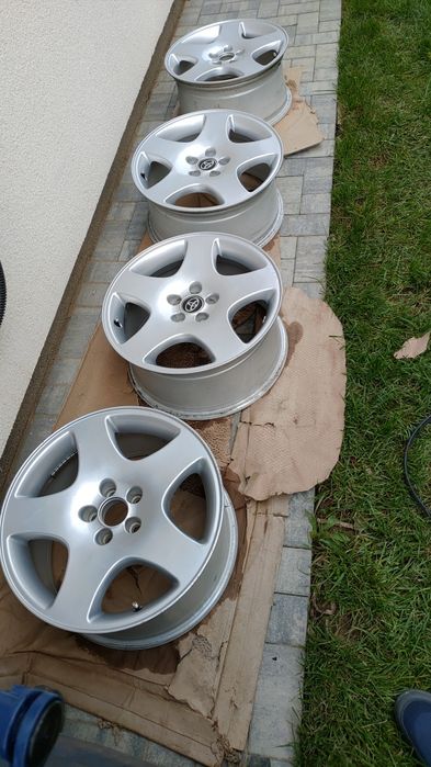 Jante Volkswagen Polo Golf Toyota vw 17 pcd 5x100 et35