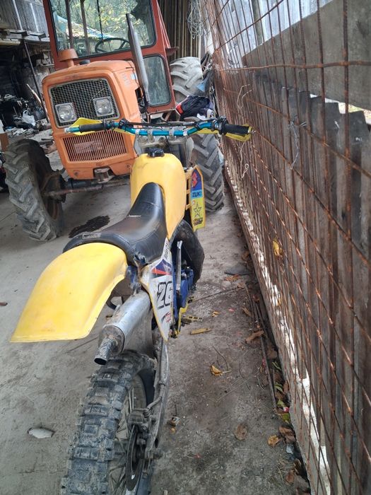 Vând cross  Suzuki RM  250 2t Powervalve