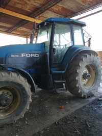 Vând tractor  Ford 8670
