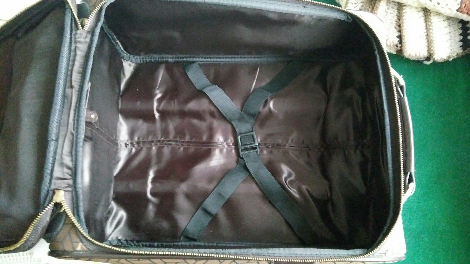 Комплект куфар, чанти и козметичен несесер Орифлейм