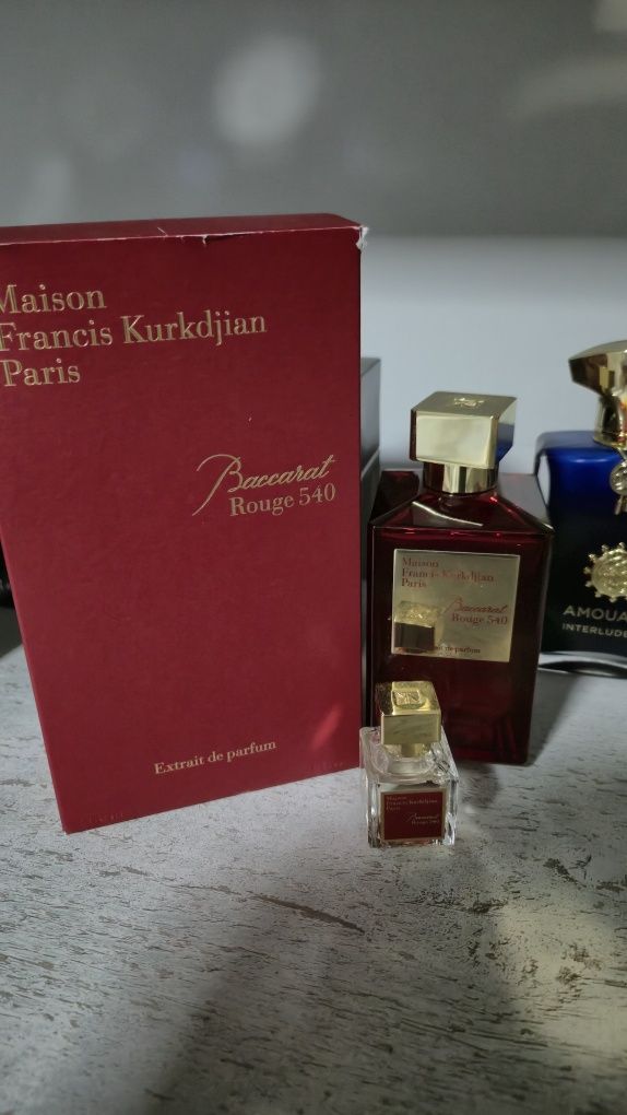 Vând Baccarat Rouge 540 Extrait de Parfum – 200 ml + 10 ml – Original