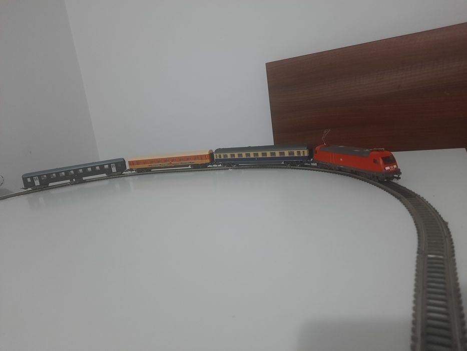 Masa 170x120x80cm cu 6 picioare pentru imobilul  dvs