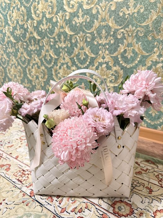 Цветы микс с корзинкой