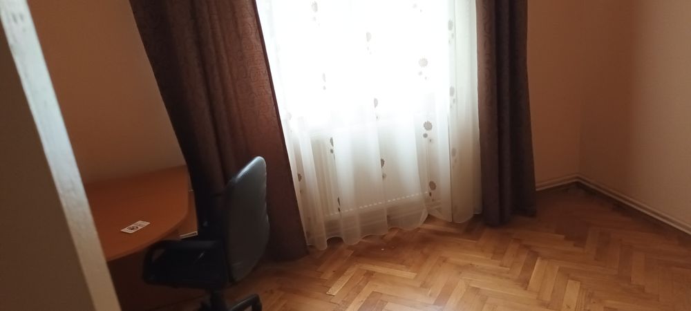 Vând apartament cu două camere în Dâmbu