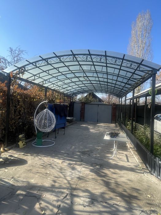 Навес для дома или двора, из металла