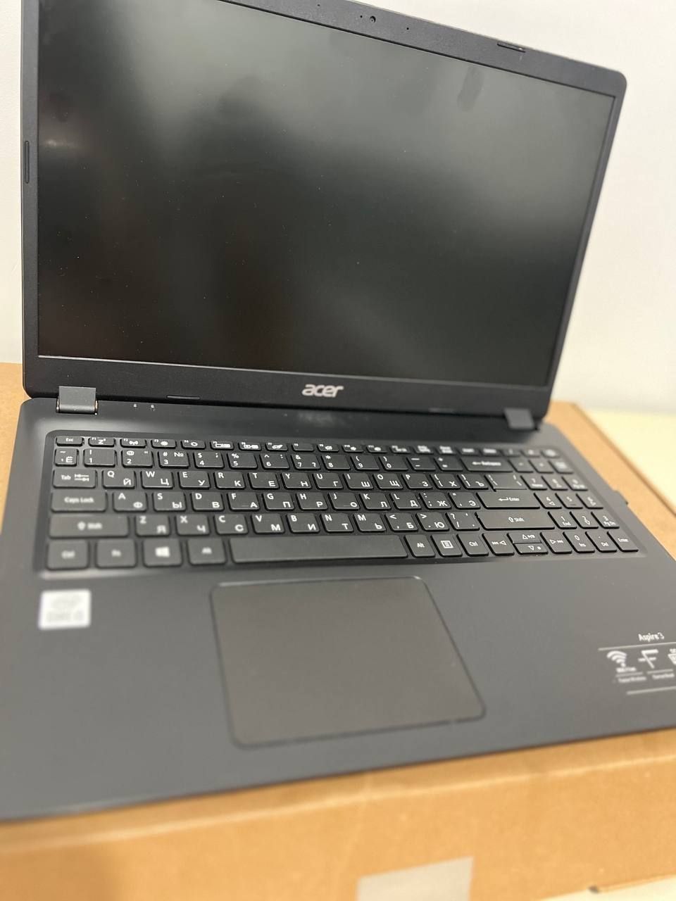 Acer Aspire 3 
цвет : Черный (Black)
Экран: 15,6 HD
Виде