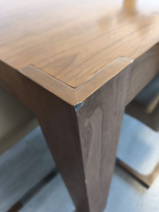 Vând masa cu Scaune extensibila