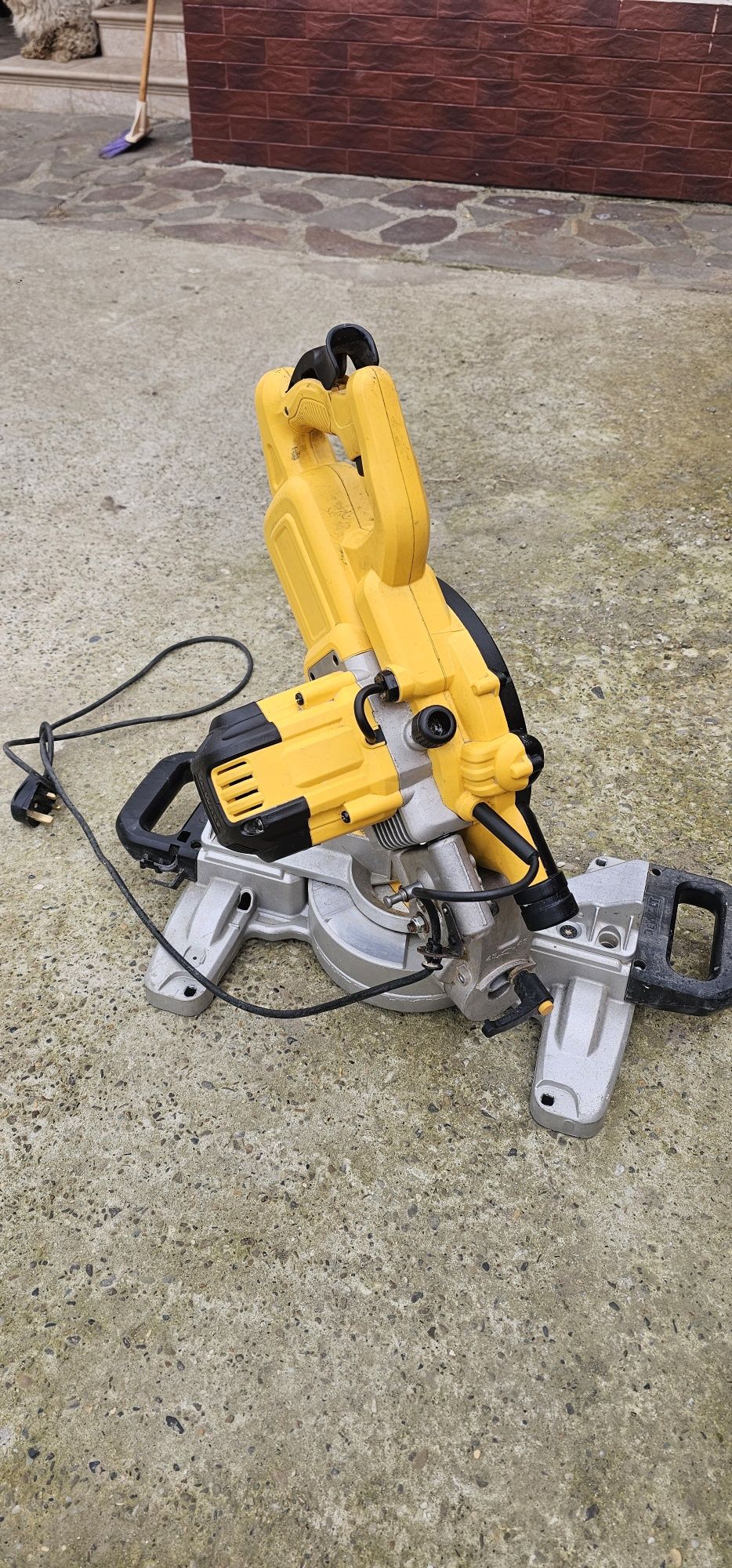 circular dewalt dws774