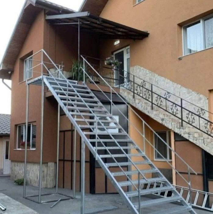 Scări metalice pentru interior și exterior