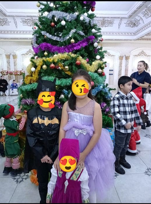 Продам нарядная платье и костюм Бэтман