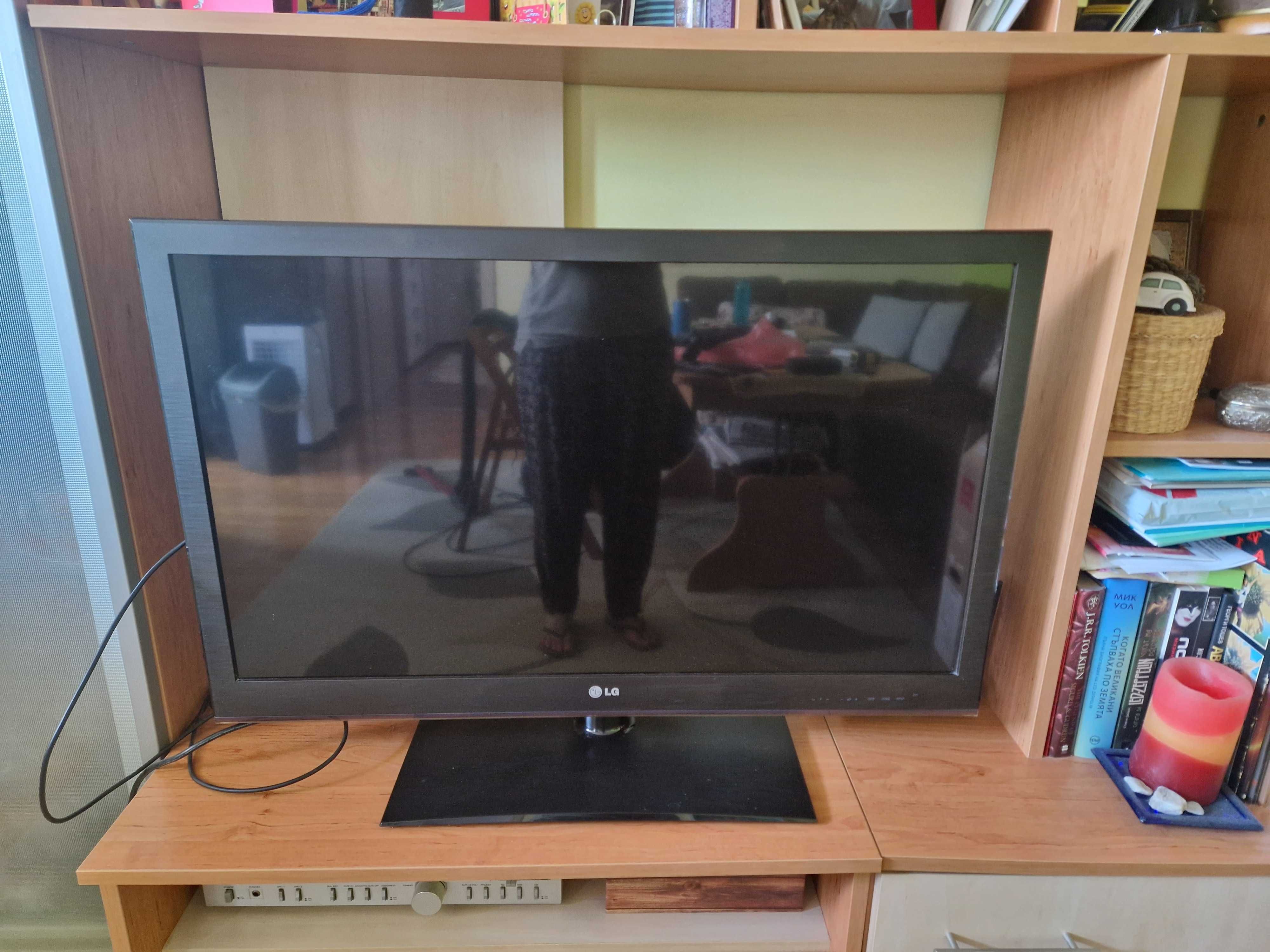 Телевизорът LG 37LV3550
