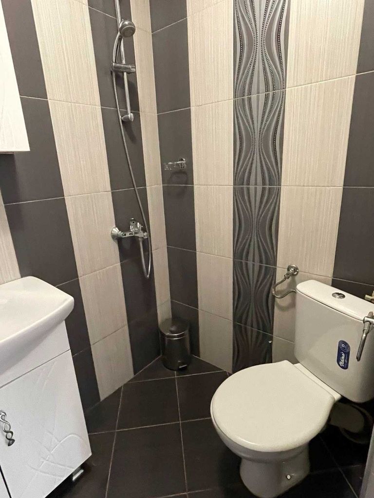 Дава се под наем Етаж от къща в Велико Търново, Акация - 80 кв.м за 459 € - Снимка #9