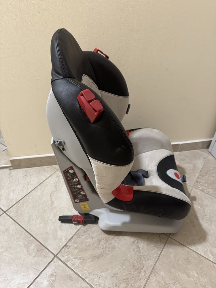 Столче за кола със isofix