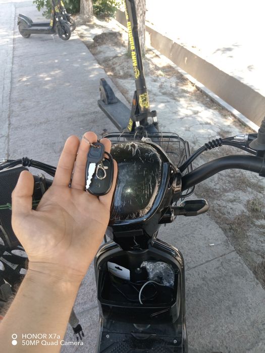 Skuter sotiladi eletr