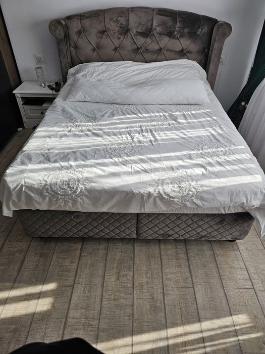 Pat Visco din catifea cu cadru metalic, lada de depozitare și saltea