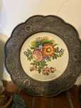 Farfurii ornament ; cuțit argint , paletă argint cu maner sidef