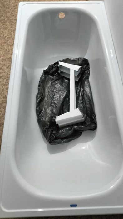 Продам ванну с ножками 170/70см. Новый