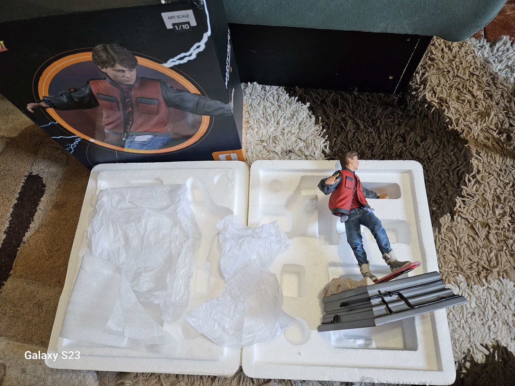 Figurina Joc Back To The Future II Marty Mcfly On Hoverboard Art Scale