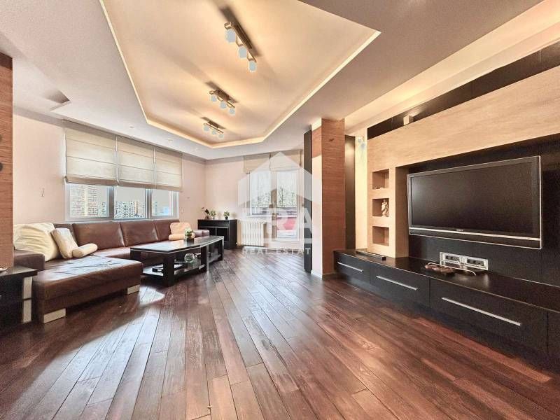 Продава се Тристаен апартамент в София, Дианабад - 213 кв.м за 2141 €/кв.м - Снимка #2