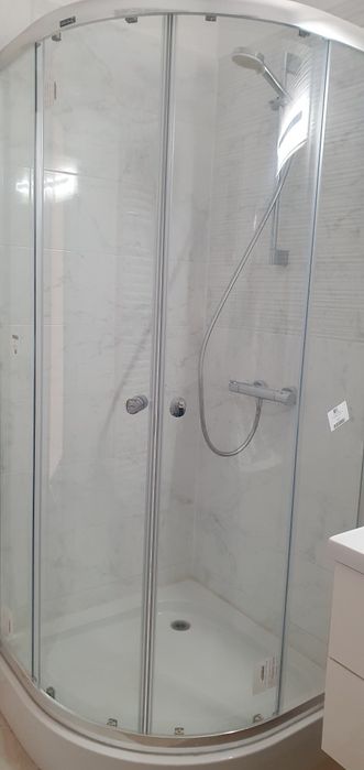 Cabina dus semirotunda
