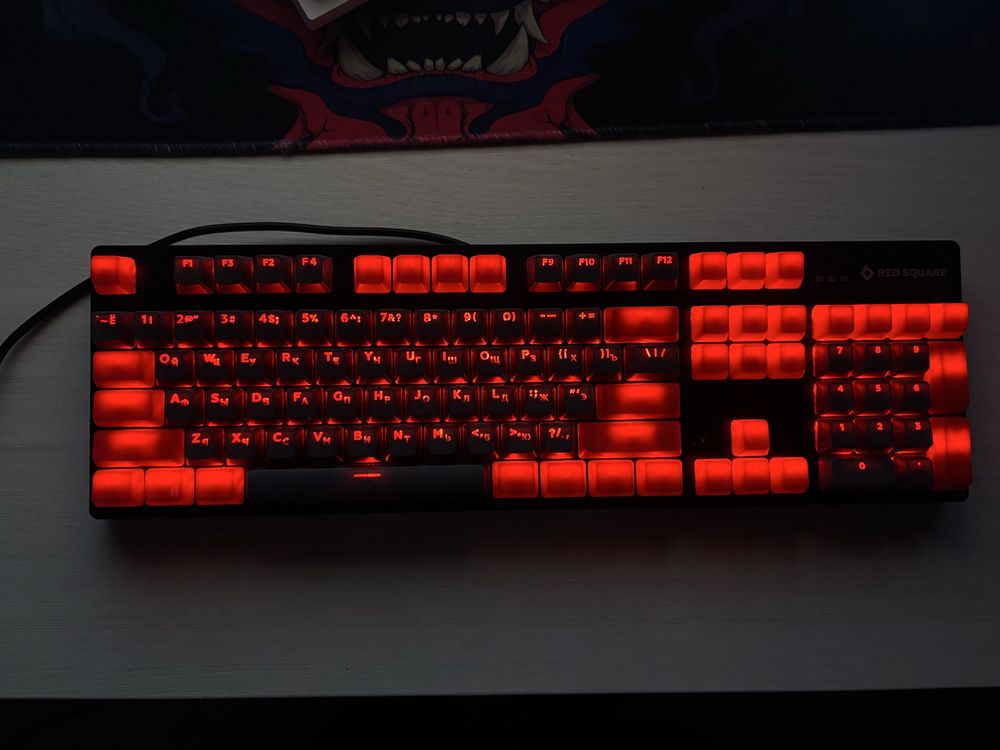 Продам игровую клавиатуру Red Square Keyrox