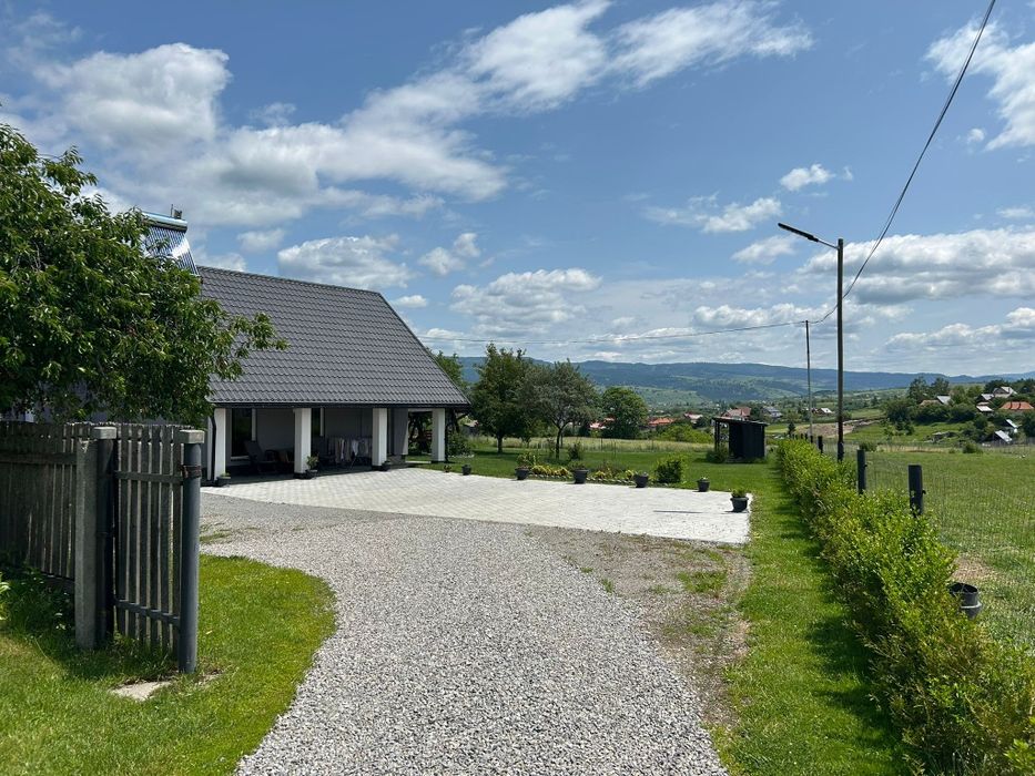 Vând casă cu teren