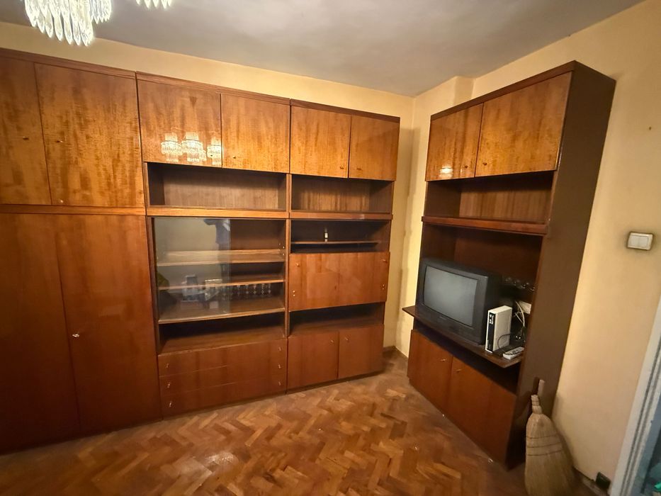 Ретро холна секция с модул за телевизор