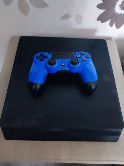 Vând PS4 slim  in stare perfecta de functionare