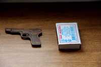 Миниатюрный сувенир - макет пистолета (ГДР-DDR), для коллекционеров