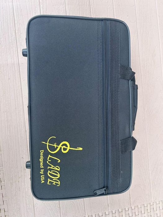 Продавам кларинет