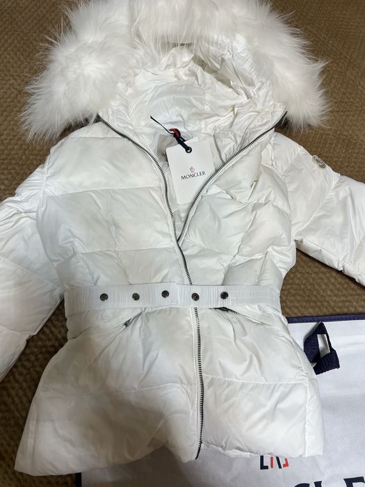 Geaca Moncler cu umplutura gasca si blana de vulpe