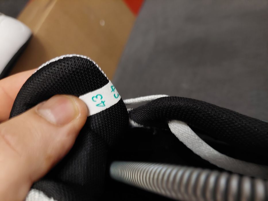 Adidasi sport barbati marca Champion