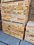 Vand lemn de foc pregătit pentru livrare