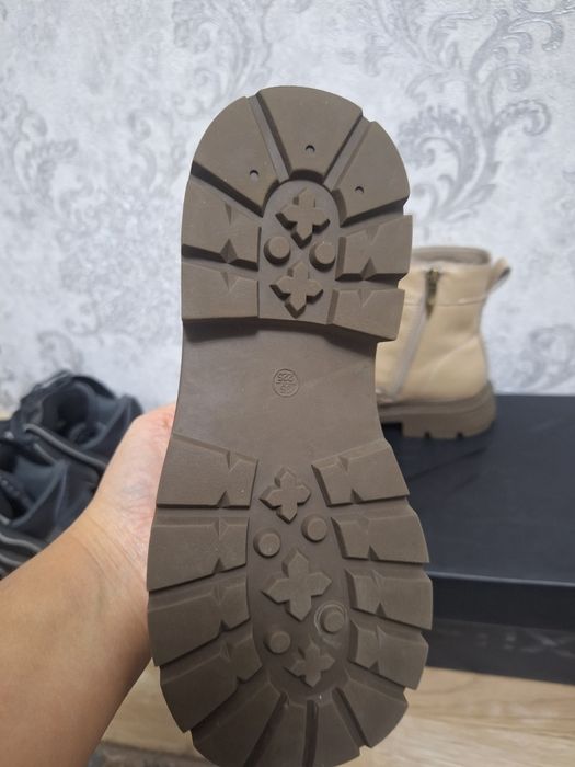 Зимние ботиночки на девочку 35 размер