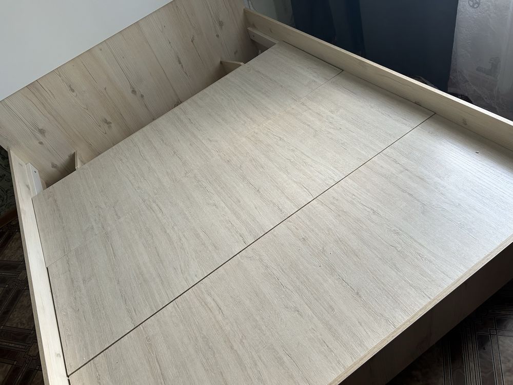 Продам двуспальную кровать