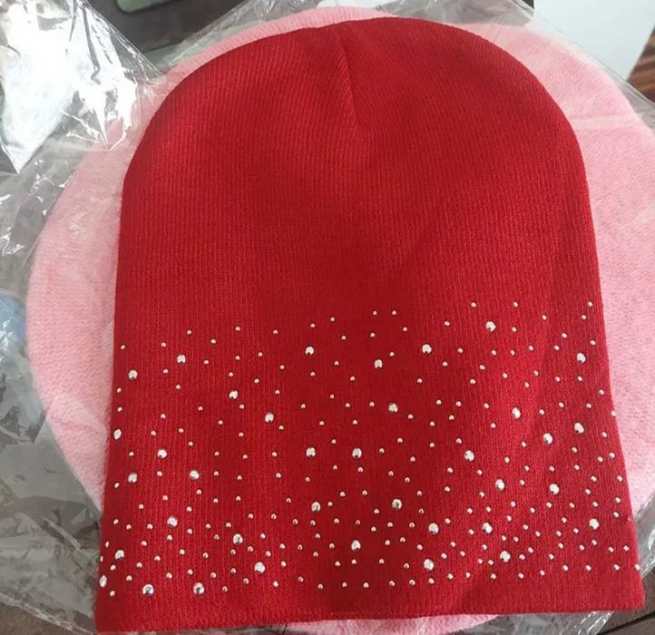 Fes dama visiniu cu strasuri