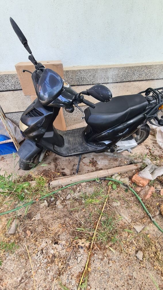 Китайски скутер Генерик b1 50кубика