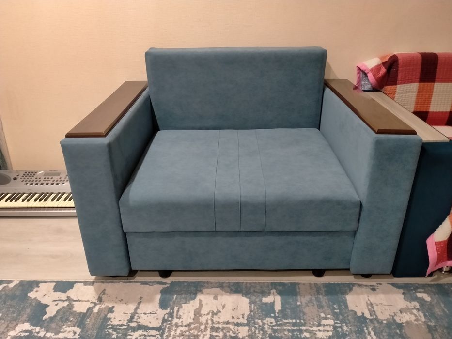 Продам кресло диван