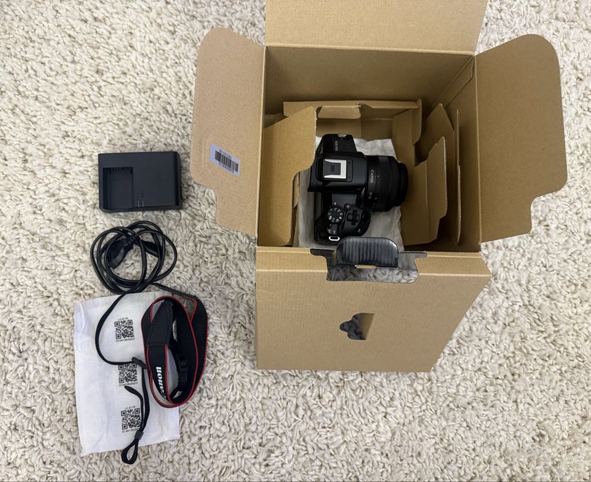 foto Canon R50 cu obiectiv este nou cu garantie 2 ani