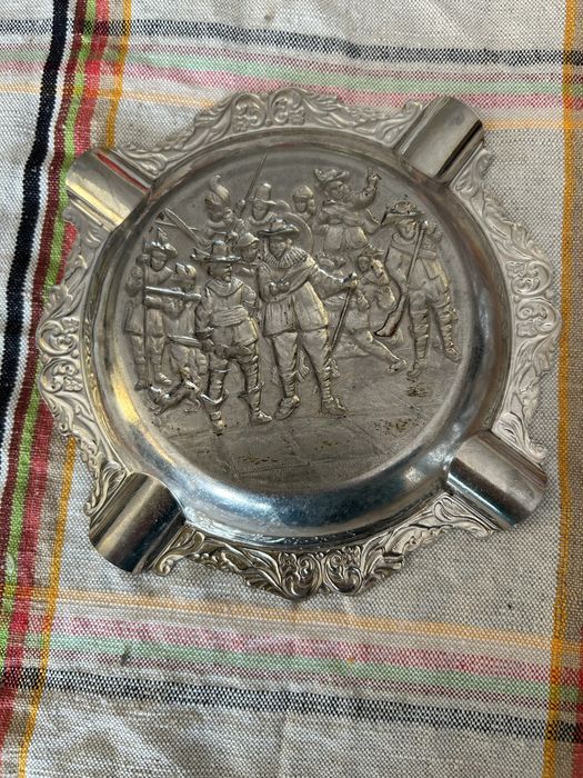 Пепелник Тримата Мускетари