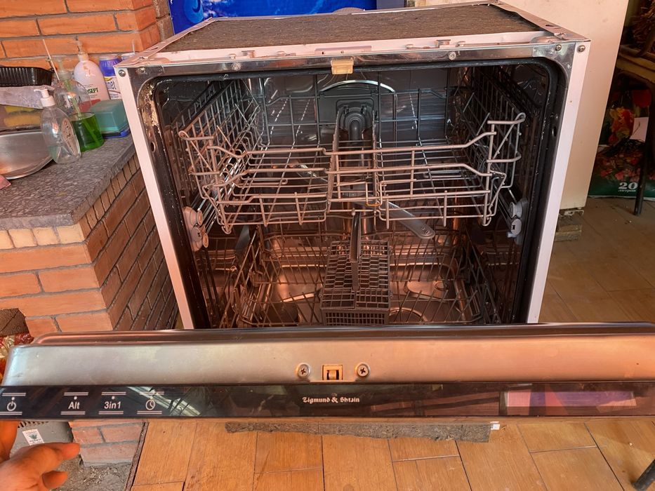 Продам срочно посудомоечную машину