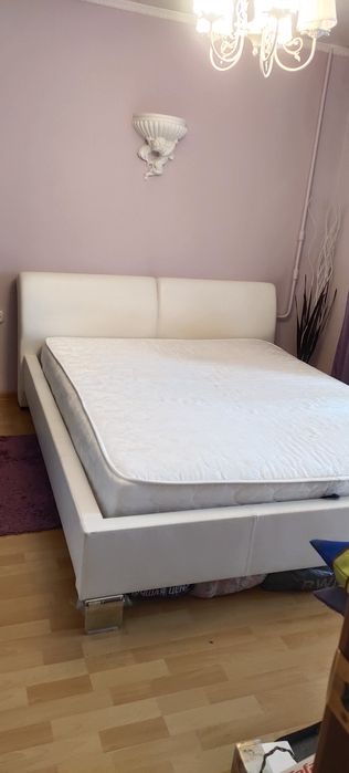 Двухспальная кровать с подъёмным механизмом+матрас