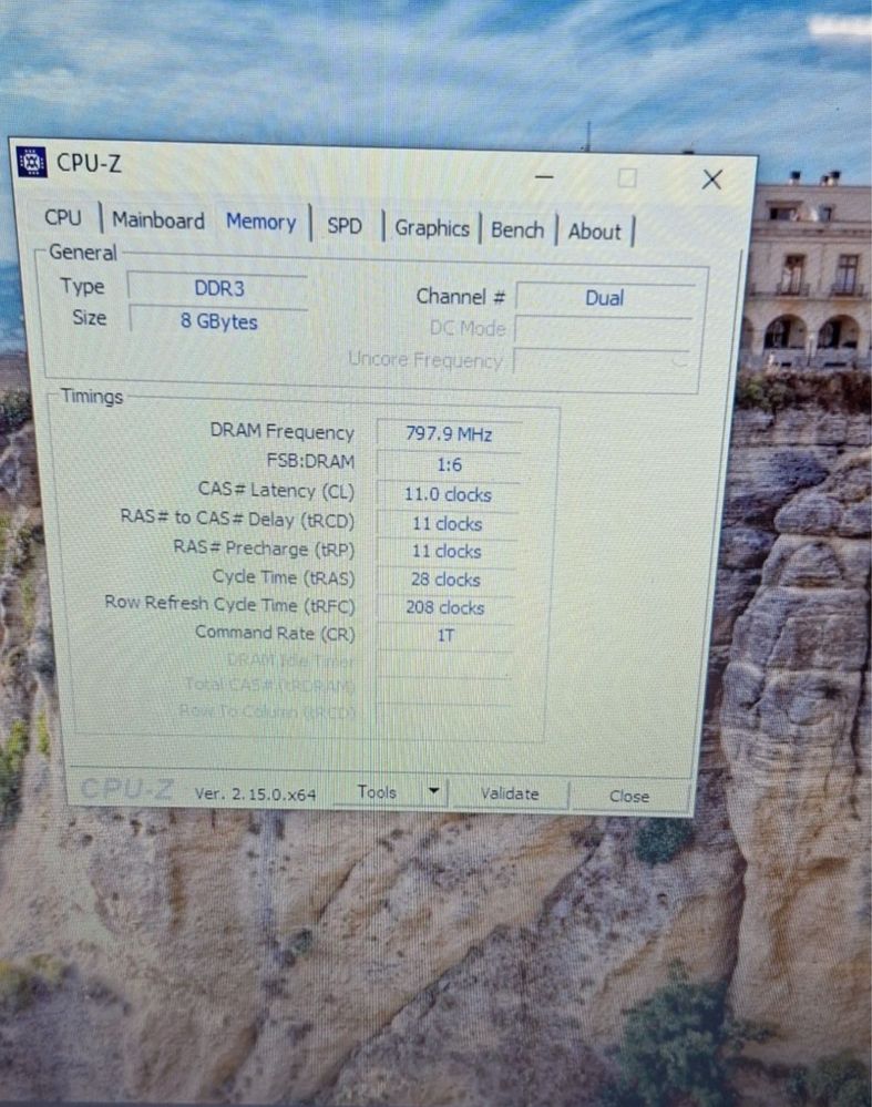 Laptop HP Impecabil. I5 8 GB Ram, AMD Radeon 7400