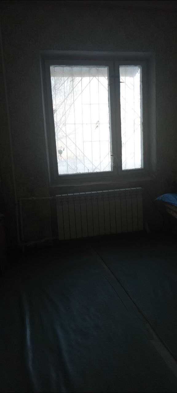 Продаю квартиру 3 комнатную,1 этаж,район 5/2,цена договорная.